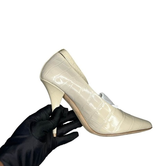 BURBERRY • WILTKIN PUMPS W/ BOX & DUST BAG - Picture 8 of 9